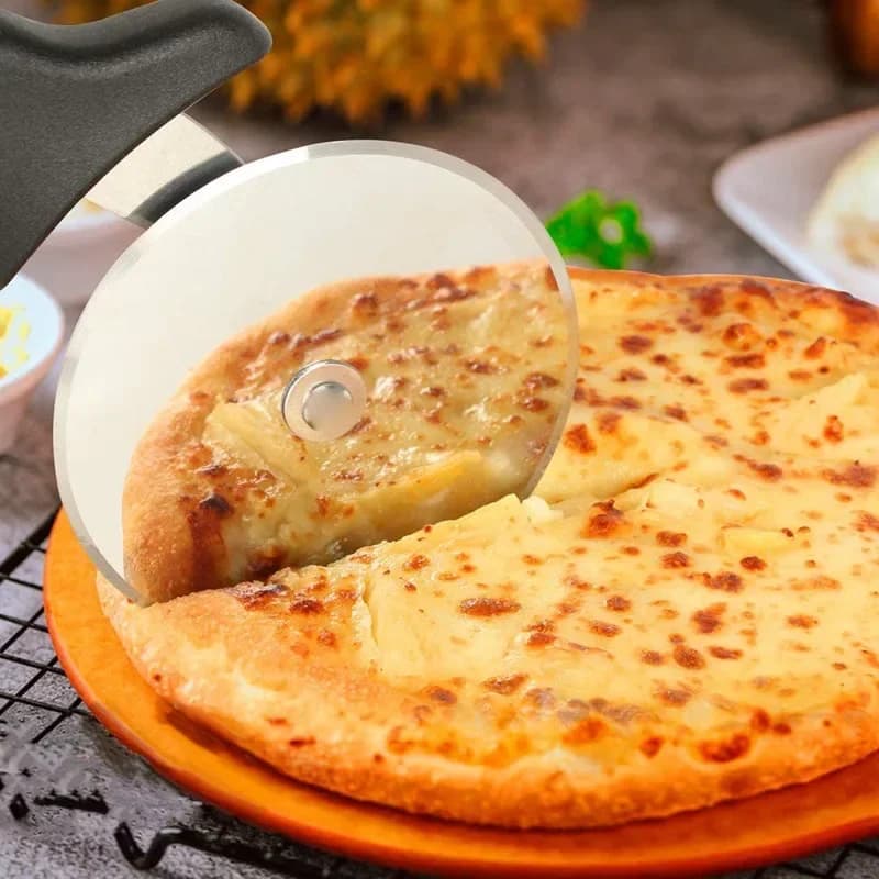 Ny pizzaskærer køkkentilbehør i rustfrit stål dejskærer pizza-kniv til småkager og kager hjul og saks til skæring