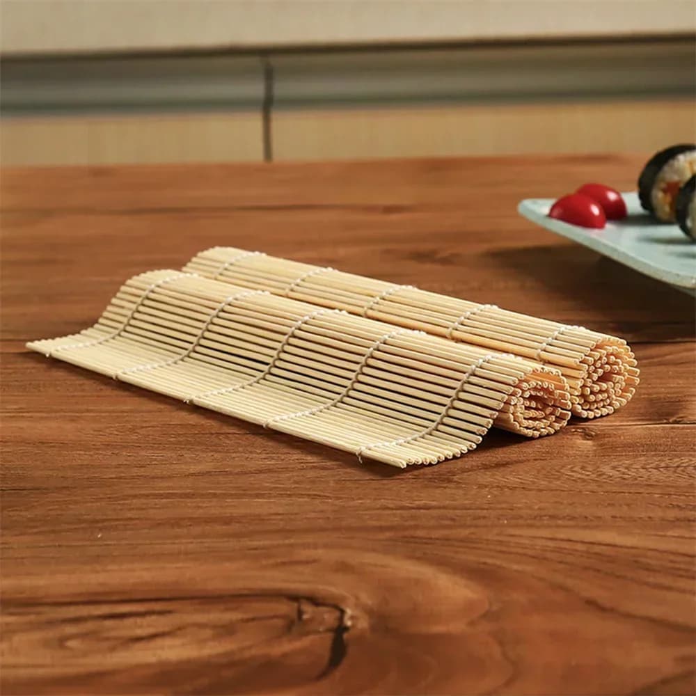Elegant bambus-sushimåtte med hvid finish, tang- og ricerulle, anti-slip, japansk køkkenessentiel til sushi-fremstilling