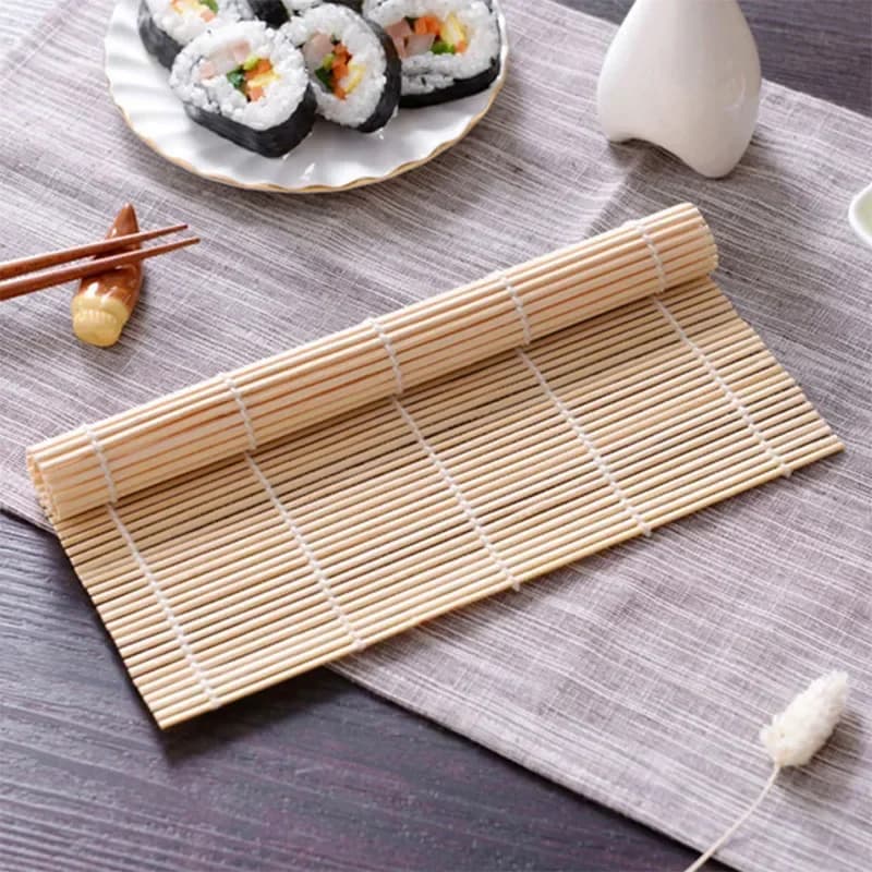 Elegant bambus-sushimåtte med hvid finish, tang- og ricerulle, anti-slip, japansk køkkenessentiel til sushi-fremstilling